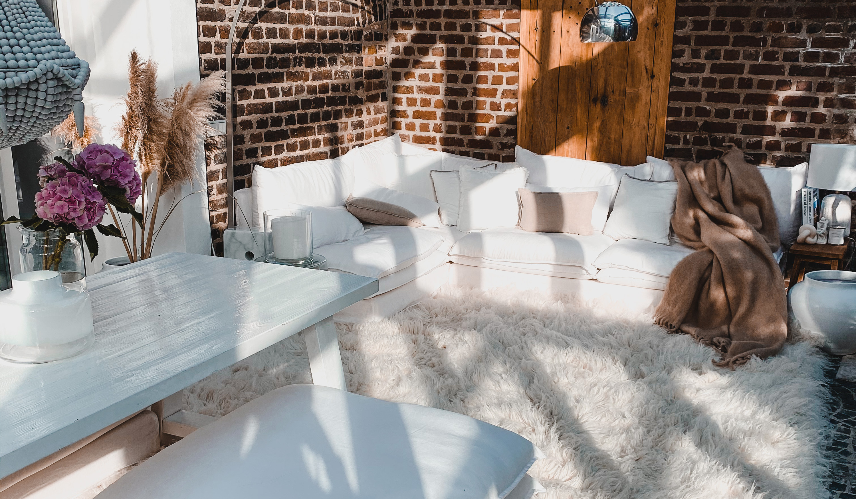 HANDMADE FLOKATI RUGS FOR A FLUFFY RETRO LOUNGE FEELING